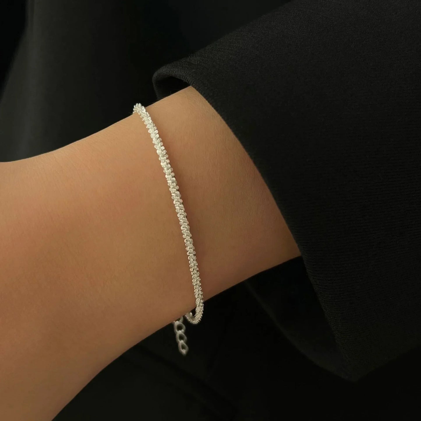 Pulseira Cintilante Ajustável para Mulheres – Prata, Joias Finas e Elegantes